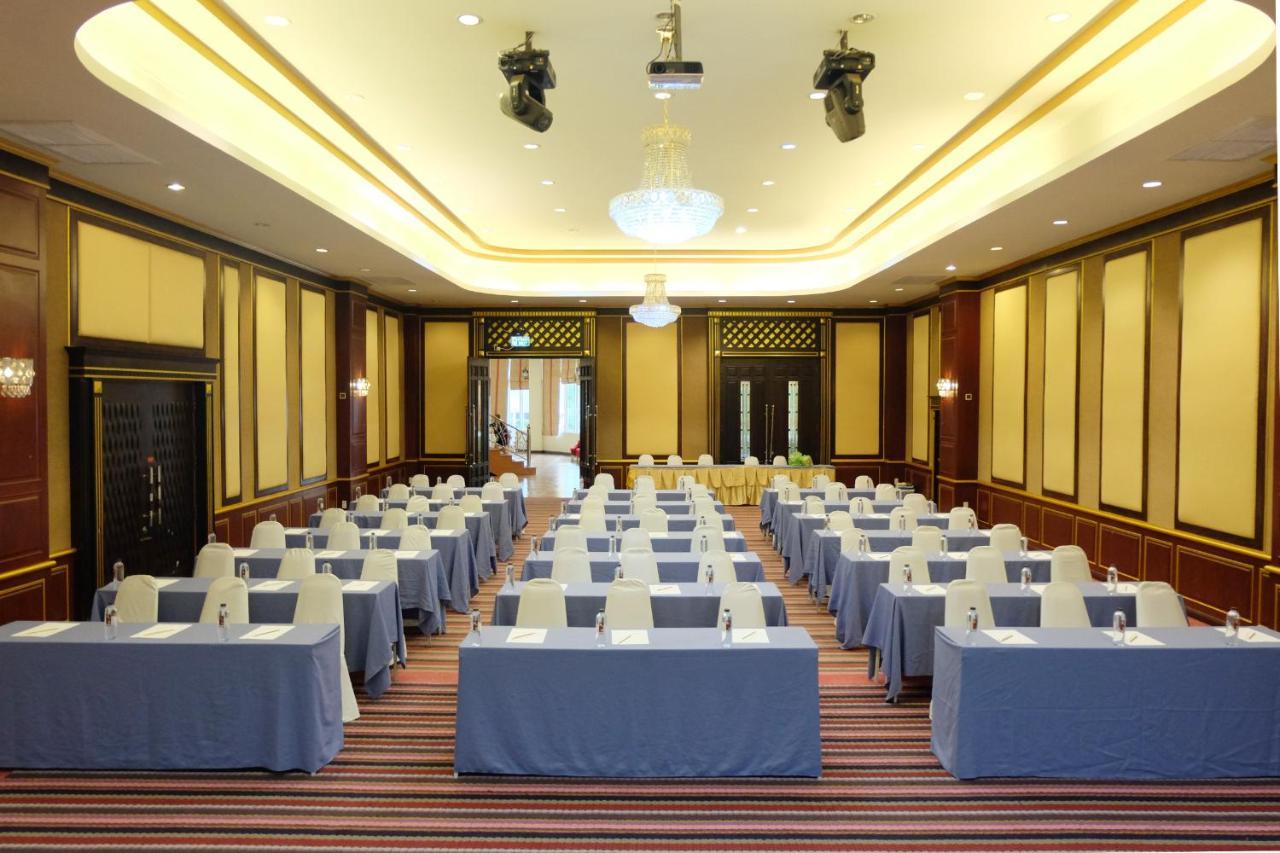 Grand Hill Resort And Spa Nakhon Sawan Exterior foto